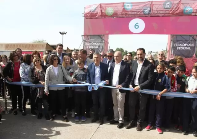 1537486204560