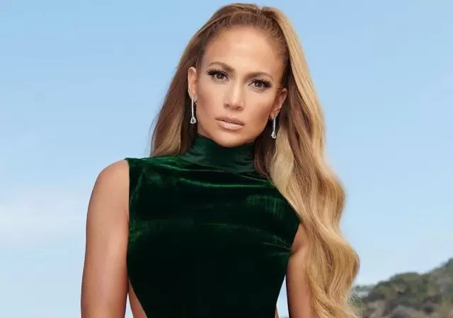 JLo-posando-para-una-revista-famosa