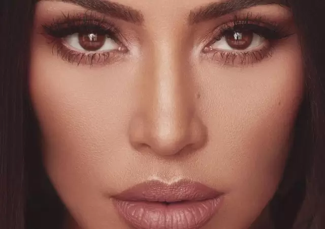 kim-kardashian-hot-detalle-vestido-instagram-3