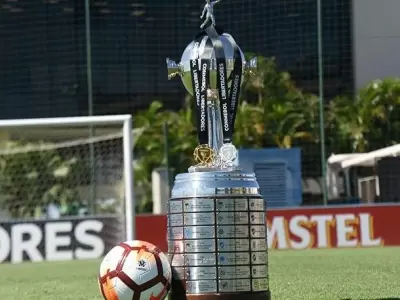 copa-libertadores-conmebol-medallas-y-trofeo-river-y-boca