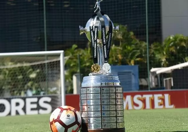 copa-libertadores-conmebol-medallas-y-trofeo-river-y-boca