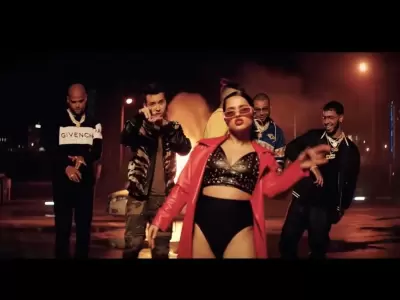 becky-g-sexy-en-bubalu