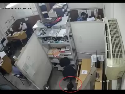 mujer-robo-oficina-fiscal-godoy-cruz-video