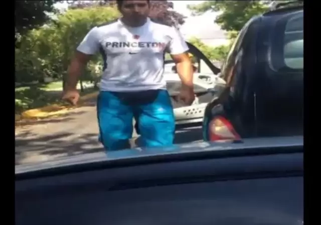 hombre-violento-chile-auto-golpes-video