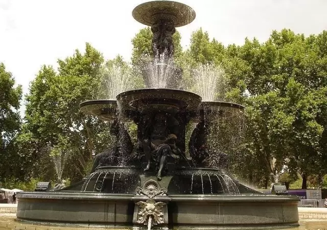 fuente-5-continentes-parque-general-san-martin-mendoza