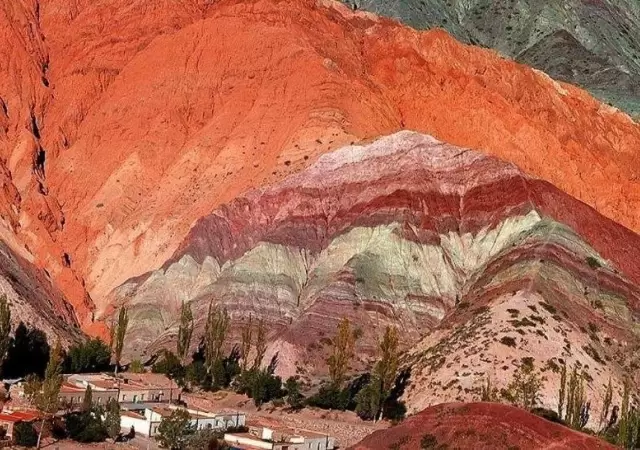 cerro-siete-colores-jujuy-m�sico-morales-pol�mica