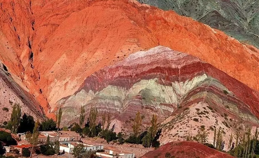 cerro-siete-colores-jujuy-m�sico-morales-pol�mica