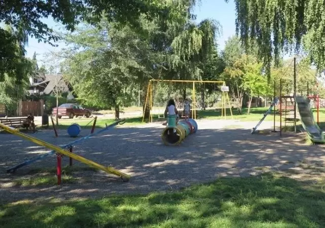 plaza-ni�os-jugando