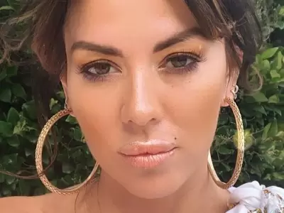 karina-jelinek-foto-topless-instagram-tapado-animal-print-77