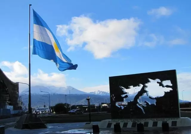 homenaje-a-caidos-en-malvinas