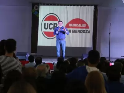 De-Marchi-en-el-acto-realizado-en-YPF