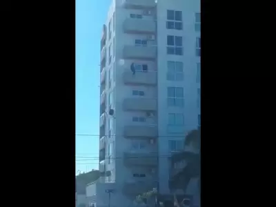 hombre-suicidio-video-c�rdoba-edificio-balc�n-argentina