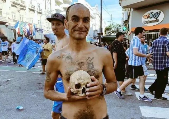 gabriel-aranda-hincha-de-racing-craneo-de-su-abuelo