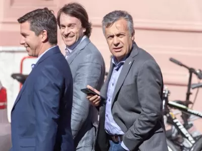 alfredo-cornejo-llegando-a-la-rosada