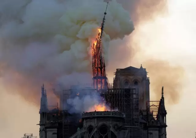 Incendio-catedral-de-Notre-Dame-Paris-Francia-22