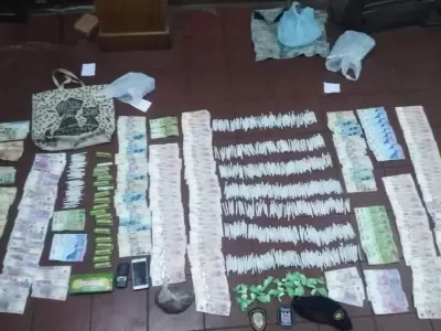 porros-marihuana-policiales-mendoza-hoy-godoy-cruz-auto-2