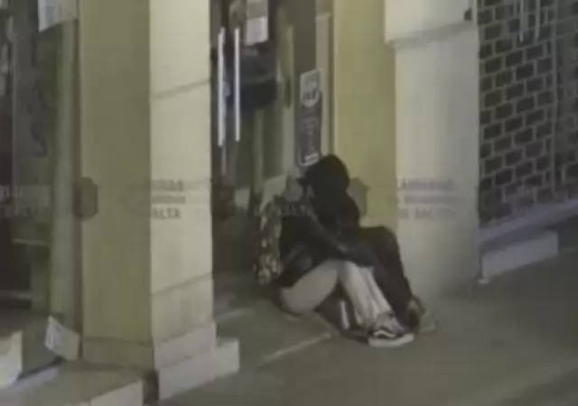 hombre-borracho-ebrio-robo-billetera-mujer-ladrona