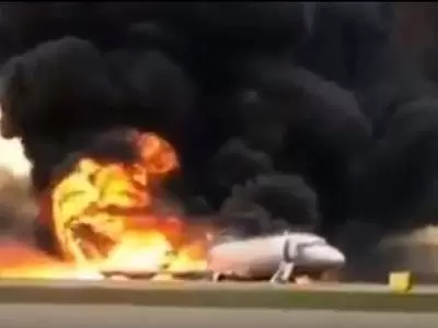 rusia-moscu-avion-en-llamas-13-muertos-accidente