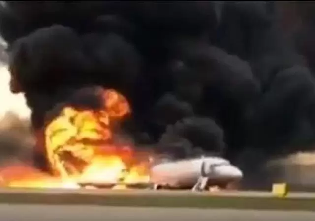 rusia-moscu-avion-en-llamas-13-muertos-accidente