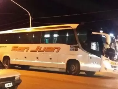 ataque-micro-san-juan-mendoza-herida-piedrazos-policiales