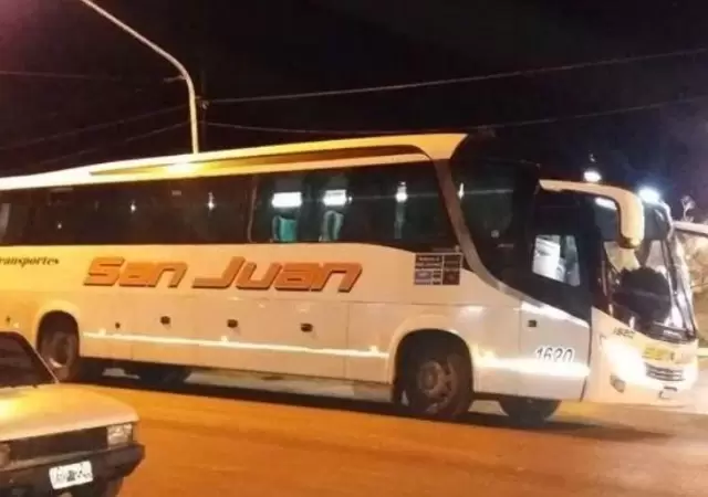 ataque-micro-san-juan-mendoza-herida-piedrazos-policiales