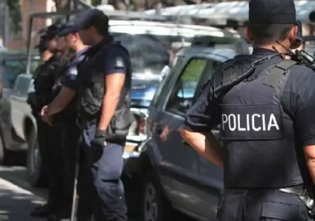 policia-millonario-robo-a-una-mujer-en-san-martin-joyas-pesos