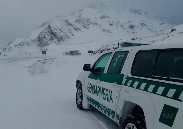 gendarmera-camiones-varados-nieve