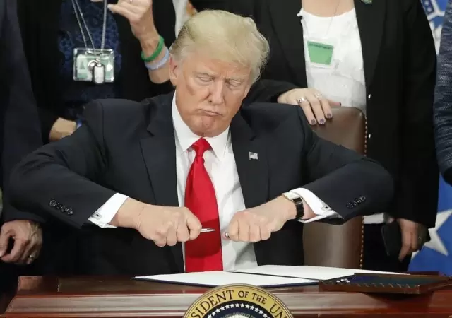 AP_DCPM111_APTOPIX_TRUMP_IM