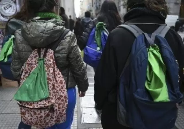 estudiante-pa�uelo-verde