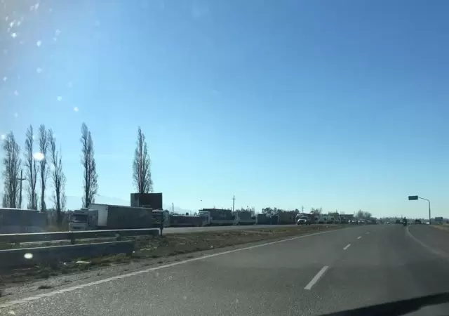 camiones-atascados-ruta-7-puente-de-lujan-de-cuyo-embotellamiento-2019