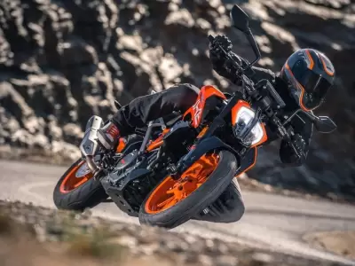 150669_-KTM-390-DUKE-MY-2017