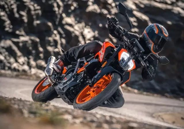 150669_-KTM-390-DUKE-MY-2017