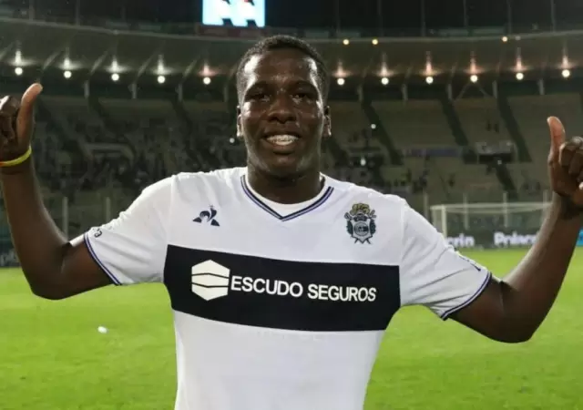 hurtado-boca-pase-compra-gimansia