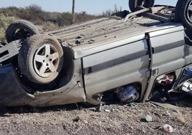 accidente-santa-rosa-vuelco-mujer-ni�as
