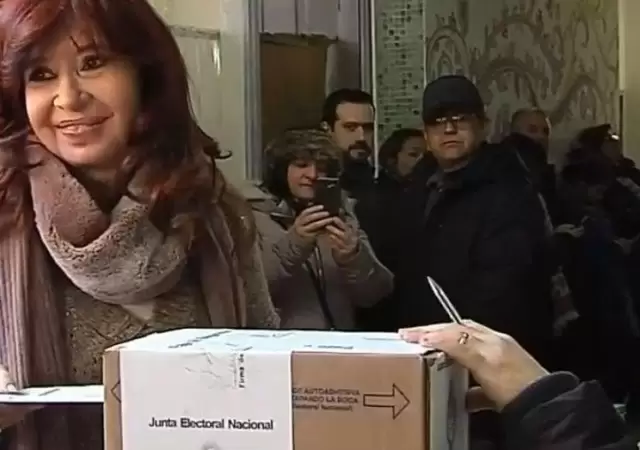 cristina-fern�ndez-voto-elecciones-PASO-2