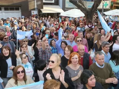 marcha-a-afavor-del-gobierno-de-macri-peatonal-mendoza-24a-sabado