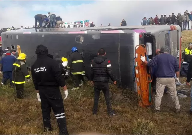 tragedia-de-tucuman-polemica-reclamo-de-familiares-micro-sin-seguro-mendoza-agencia-de-viajes-merval