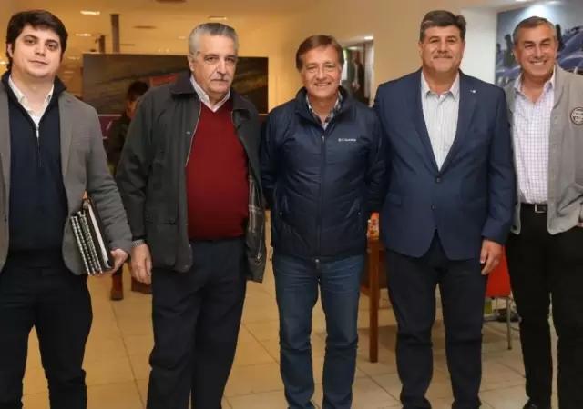 rodolfo-suarez-escucho-propuestas-del-sector-vitivinicola