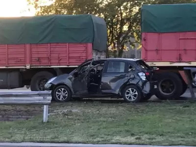 choque-las-heras-camion-auto