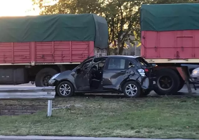 choque-las-heras-camion-auto