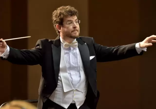 Maestro-Noam-Zur