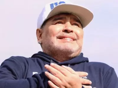 maradona-gimnasia-y-esgrima-la-plata-columna-lucas-gatti