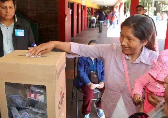 bolivia-bolivianos-votan-en-mendoza-elecciones-presidente-evo-morales