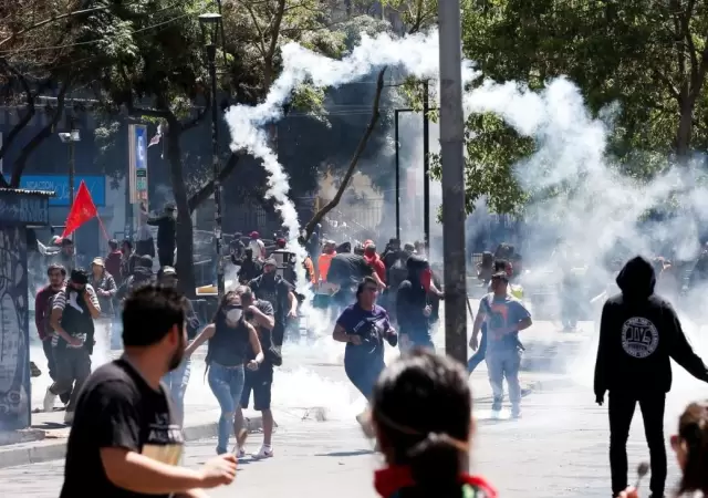 Chile-extendieron-el-toque-de-queda-en-algunas-regiones-tras-otra-jornada-con-protestas-y-disturbios-en-las-calles