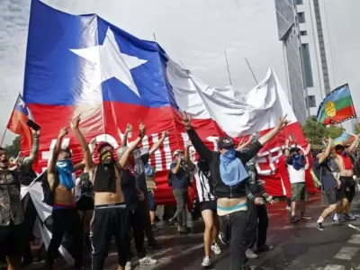 chile-manifestaciones-levantan-toque-de-queda