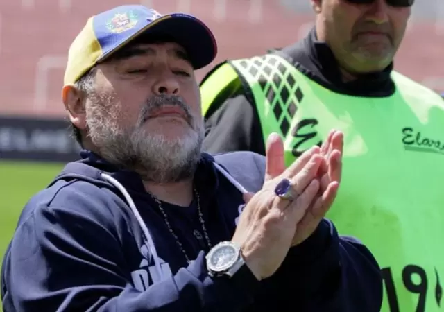 Diego-Maradona-VAR-ingleses