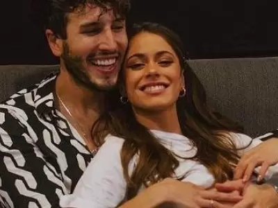 sebastian-yatra-Tini-Stoessel-juntos-besos-amor