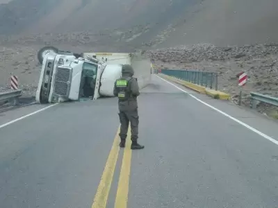 camion-alta-montaa-vuelco-mendoza