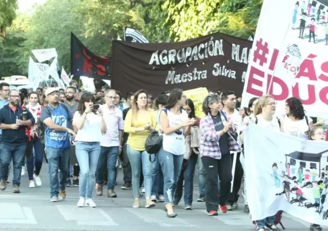 protesta-docentes-suplentes-mendoza-DGE-