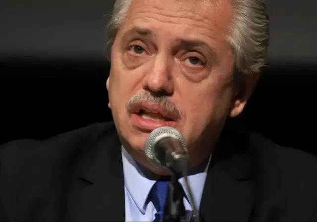 Luis-Lacalle-Pou-alberto-fernandez-saludo-presidente-2